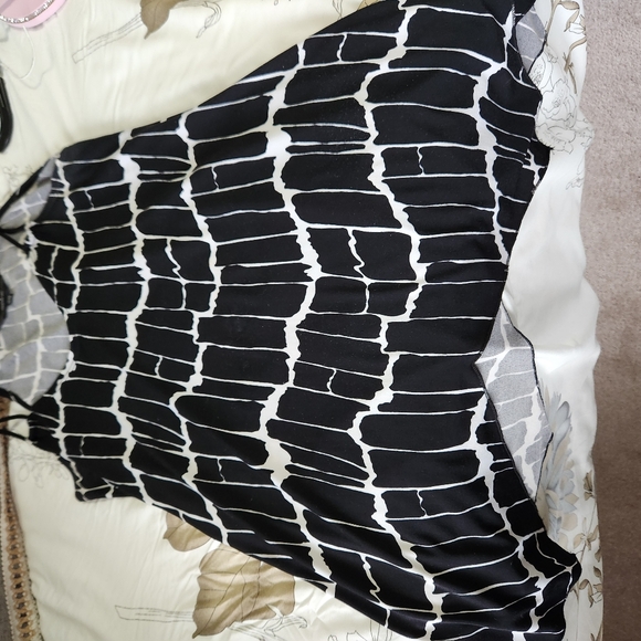 2 Tops - Picture 4 of 4